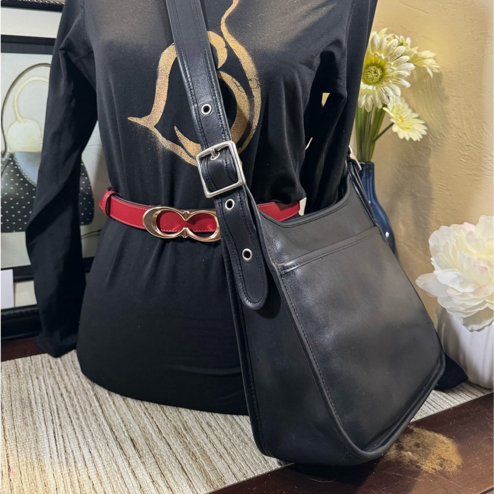 ❤️SOLD❤️Vintage Coach Black Legacy Zip Bag #9966 - Picture 9 of 10